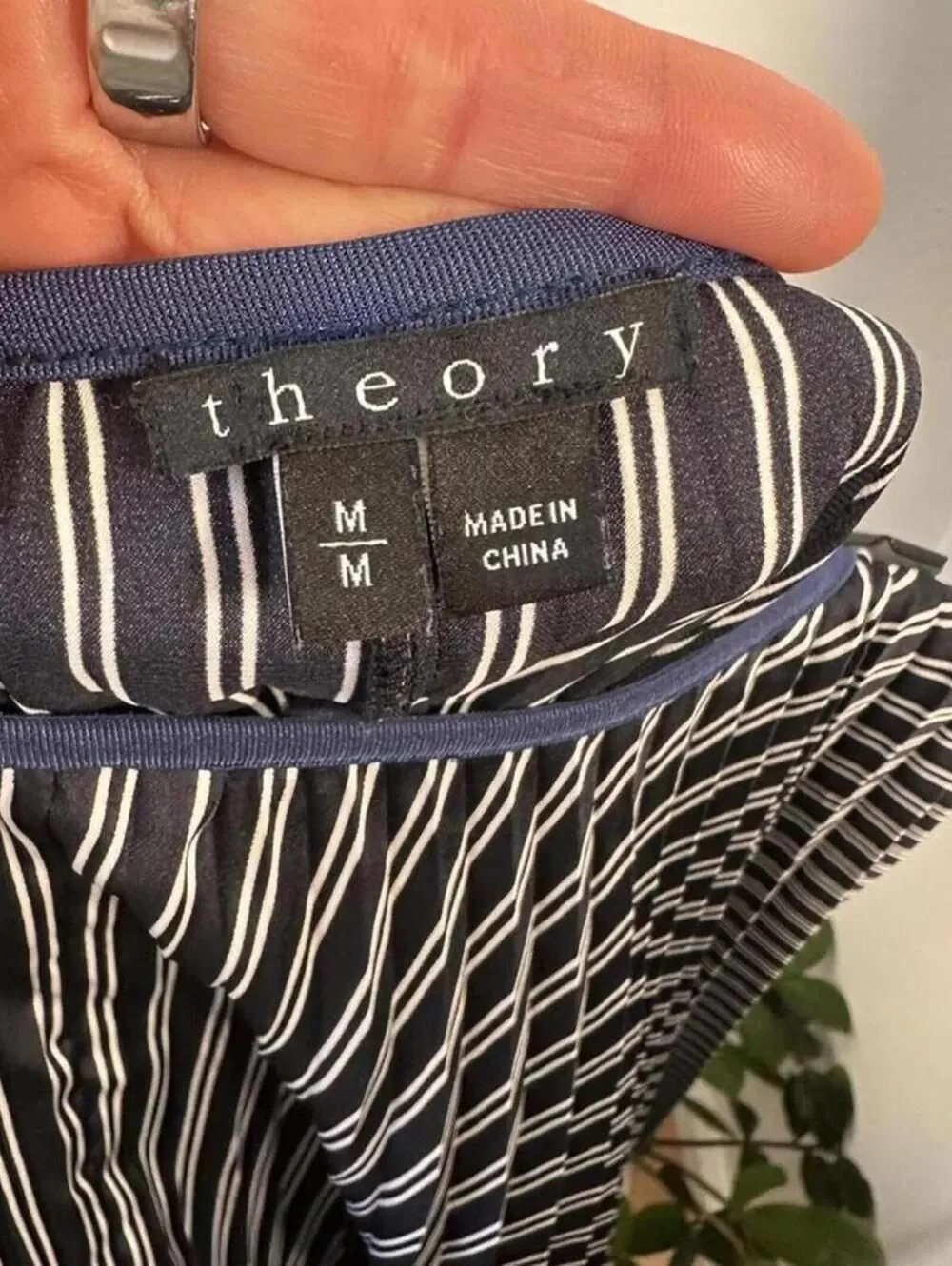 Theory Zeyn Satin Pleated A-Line Skirt M Navy White Striped Knee‎ Length